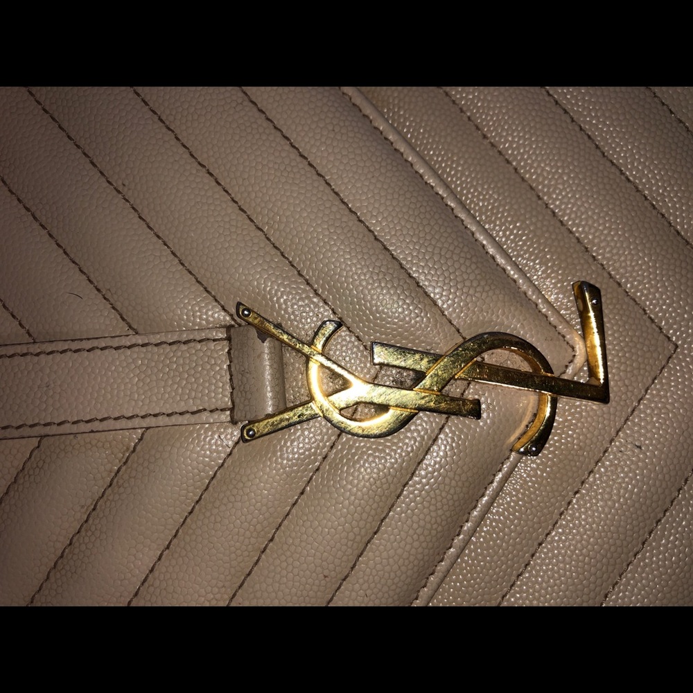 Saint Laurent Grain De Poudre Matasae Monogram - Picture 7 of 8